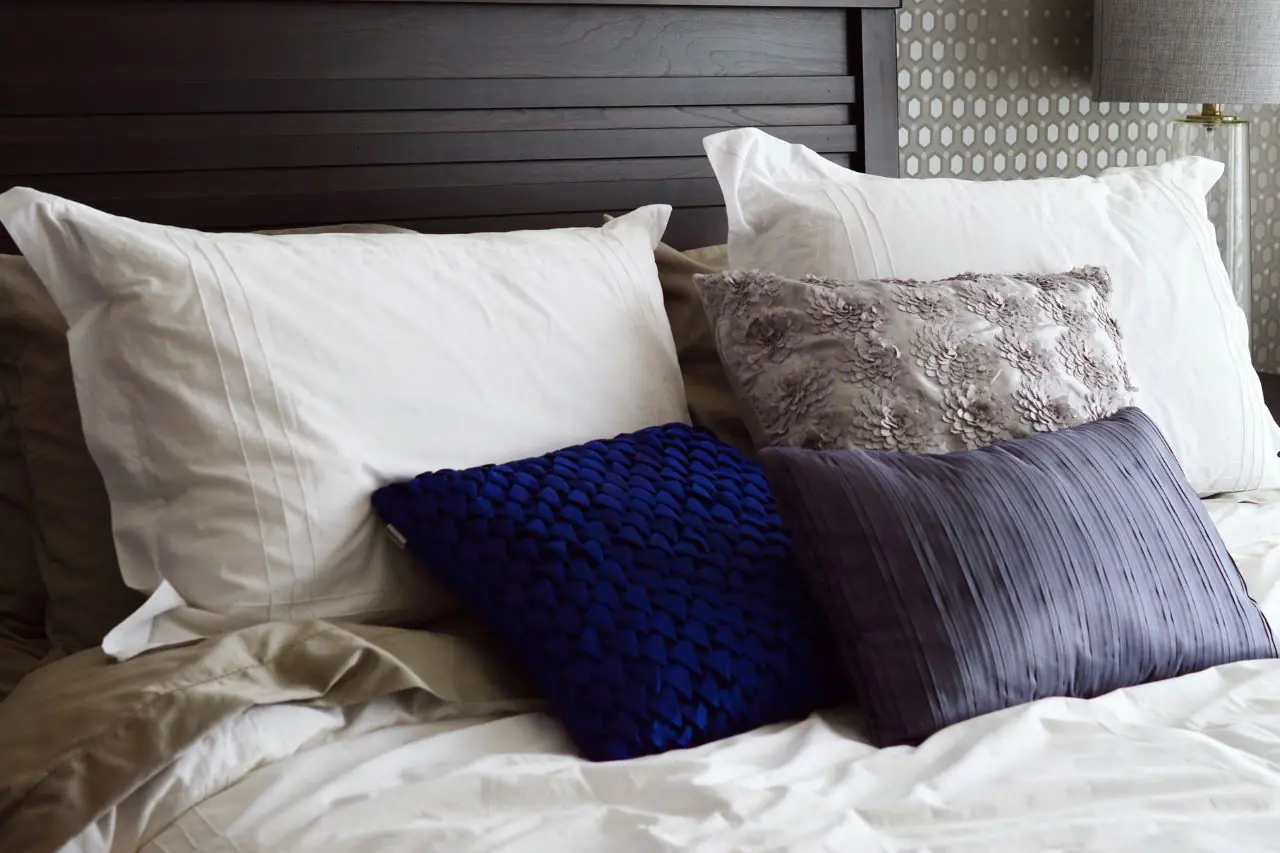 Sleep Tight: The Ultimate Guide to Choosing the Right Pillow